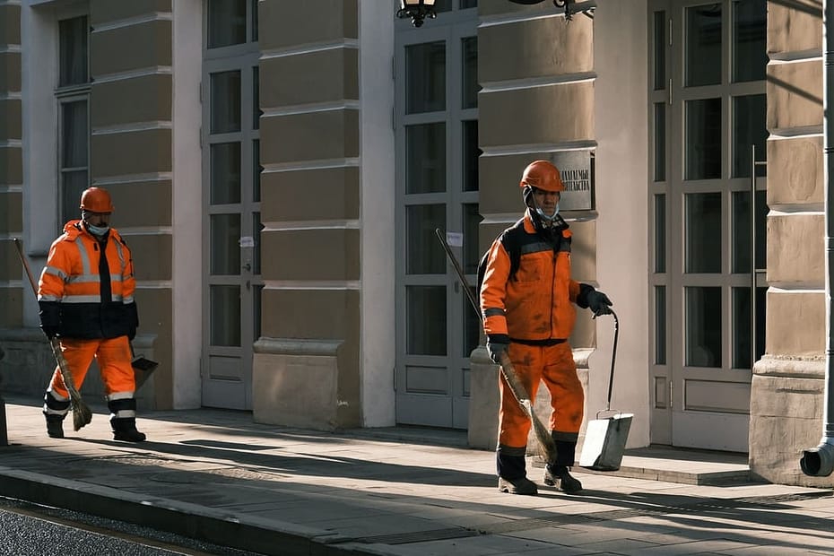 what is the difference between janitors and custodians on a sidewalk