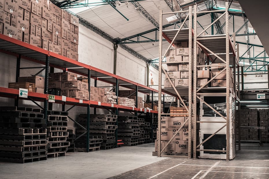 an image of a warehouse - How Energy Management canReduce Energy Costs In A Warehouse